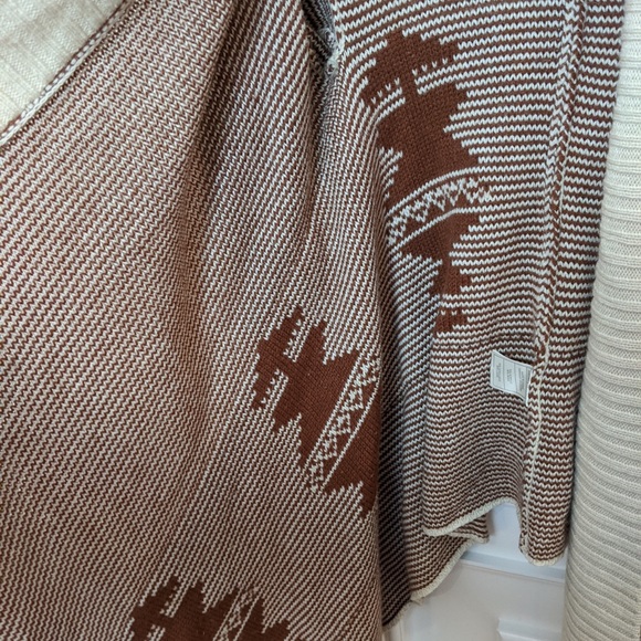 BB Dakota open sweater - Aztec Print Size Medium - Picture 7 of 7